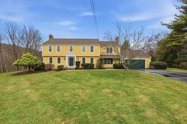 24 Olmsted Manor Dr, Somers, CT 06071