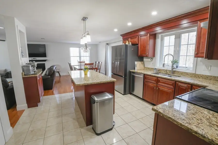 11 Lauren Ln, Sturbridge, MA 01518 - #3