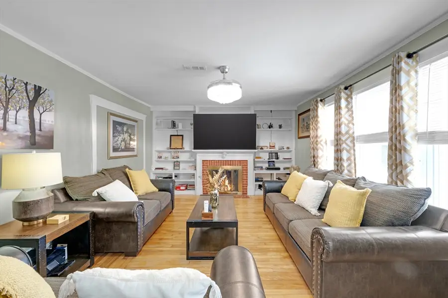 14 Vassar St, Leominster, MA 01453 - #3