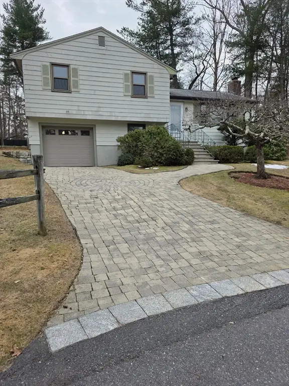 17 Maud Graham Circle, Burlington, MA 01803