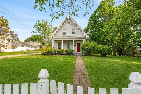 59 Cottage St, Hingham, MA 02043