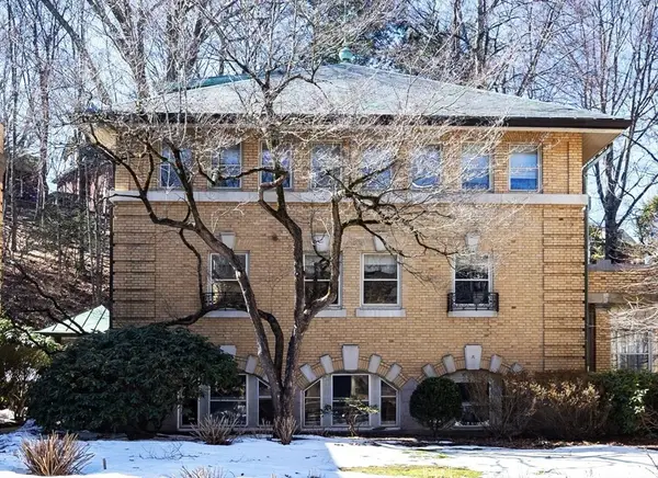 75 Glen Rd #B4, Brookline, MA 02445