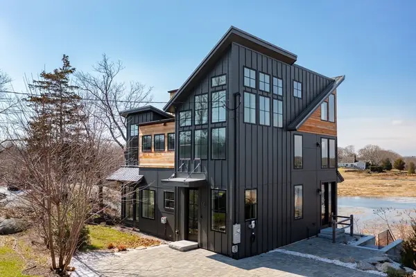 10 Chestnut Pl, Hingham, MA 02043