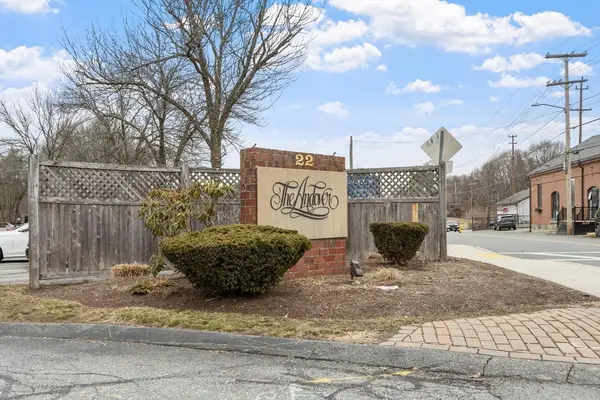 22 Railroad St #504, Andover, MA 01810