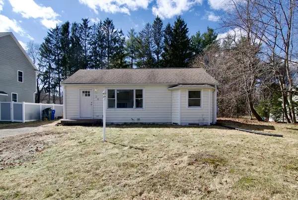 28 Old Lane Rd, Springfield, MA 01129
