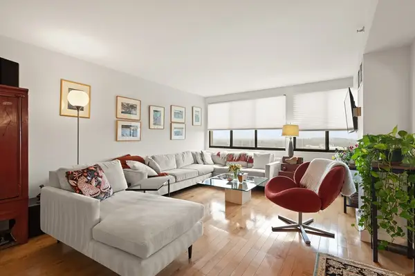 250 Hammond Pond Pkwy #1503N, Newton, MA 02467