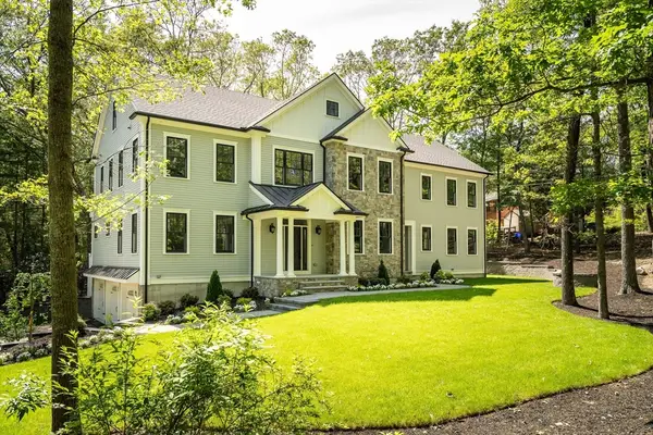 18 Heritage Dr, Lexington, MA 02420