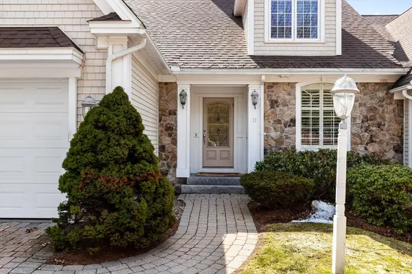 11 Swan Ln #11, Andover, MA 01810
