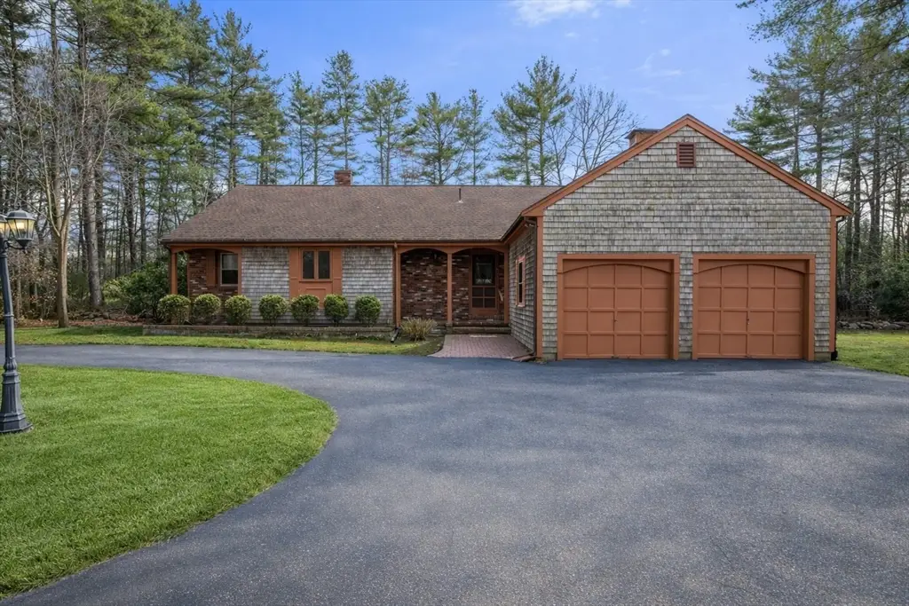 945 Walnut Plain Rd, Rochester, MA 02770 - #1