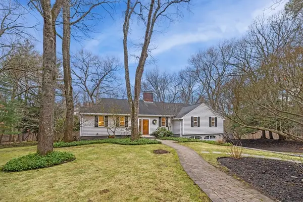 25 Apple Hill Lane, Lynnfield, MA 01940