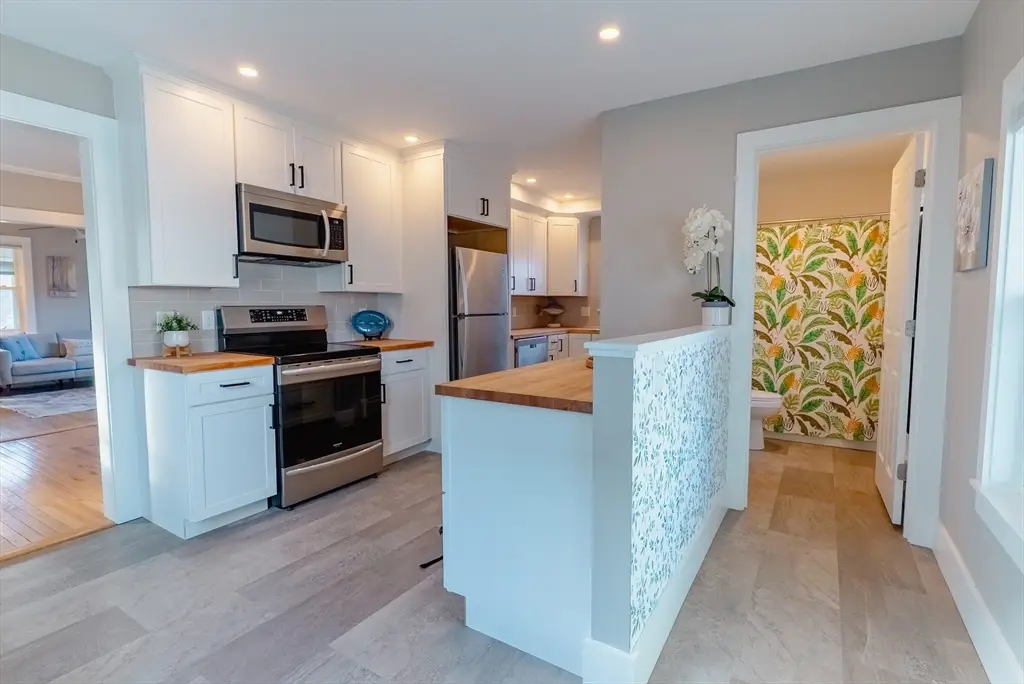 20 Lincoln Ct, Amesbury, MA 01913 - #1