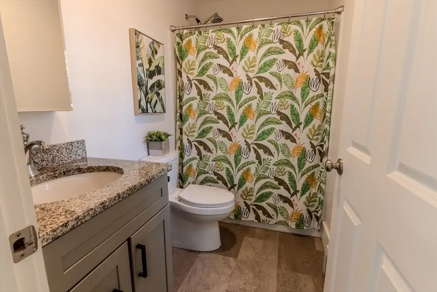 20 Lincoln Ct, Amesbury, MA 01913 - #2