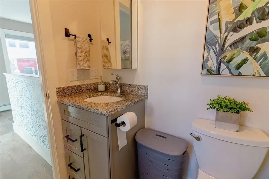 20 Lincoln Ct, Amesbury, MA 01913 - #3