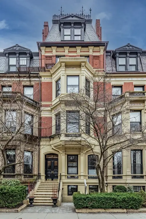 64 Commonwealth #G1, Boston, MA 02116