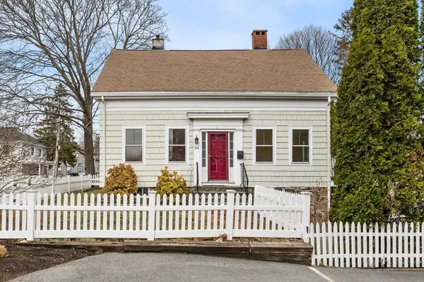 54 Rowland St, Marblehead, MA 01945