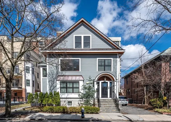 59 Auburn St #2, Brookline, MA 02446