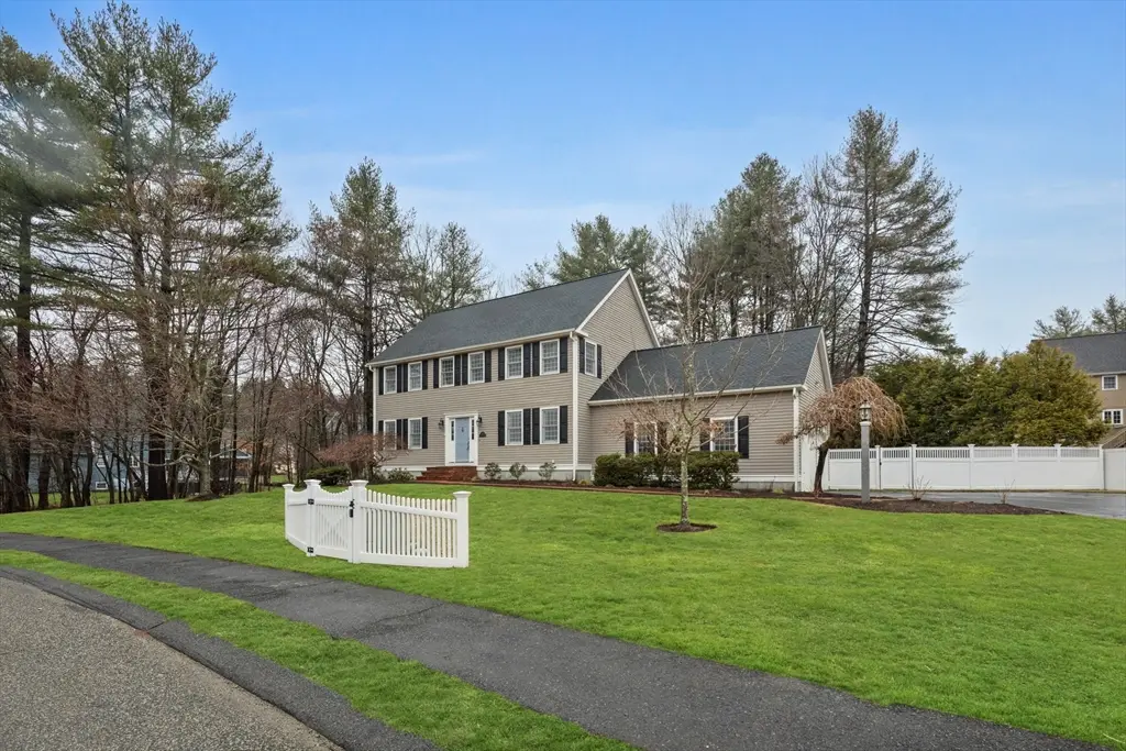 8 Gable Way, Medway, MA 02053 - #1