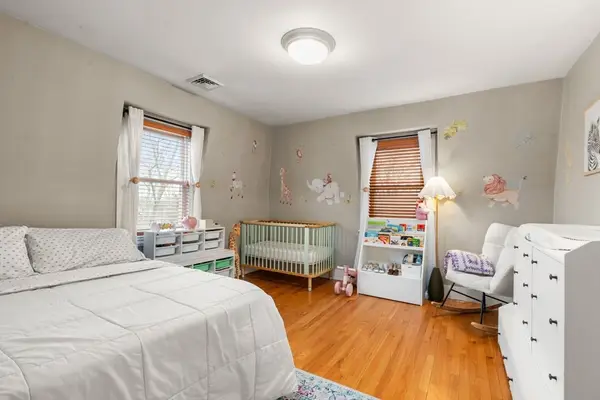 28 Franklin St #28, Watertown, MA 02472