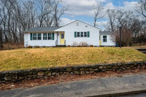 26 Prospect St, Blackstone, MA 01504