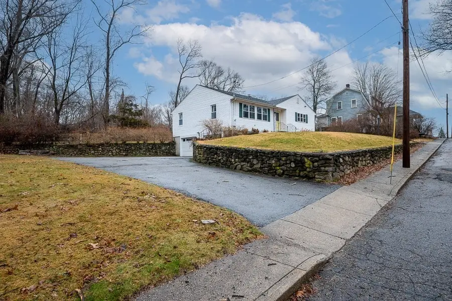 26 Prospect St, Blackstone, MA 01504 - #2