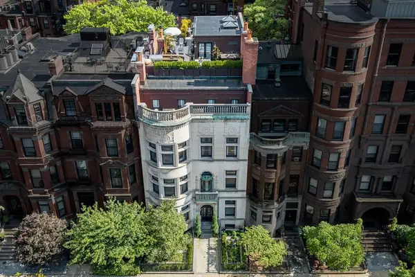 304 Commonwealth Ave #PH, Boston, MA 02115