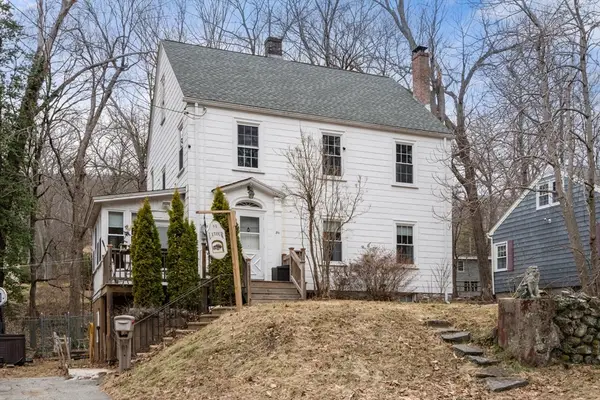 84 Park Ave, Southbridge, MA 01550