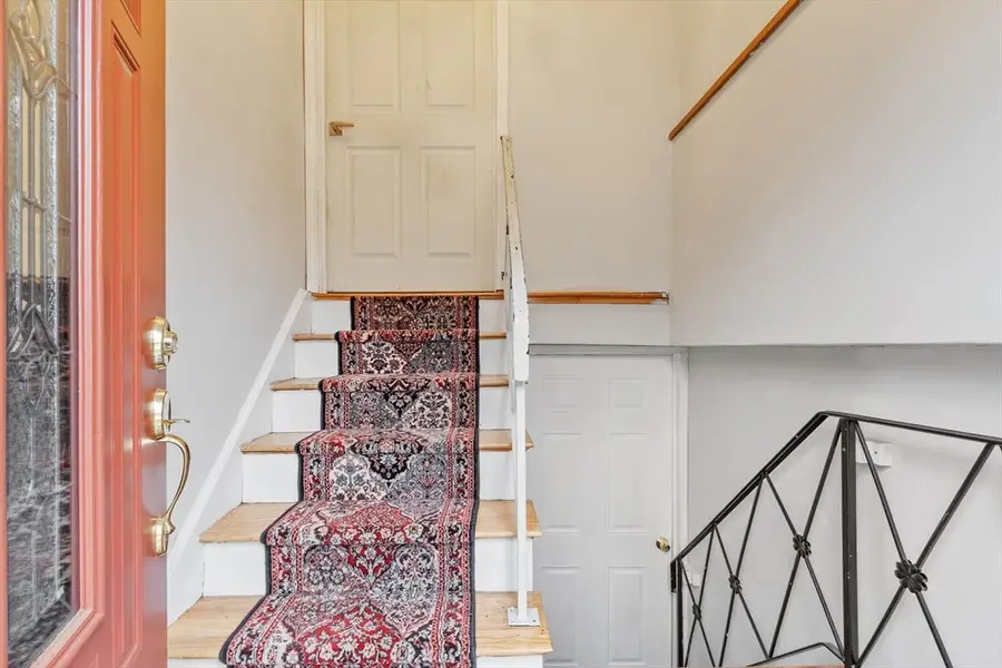 437 Lowell St, Peabody, MA 01960 - #3