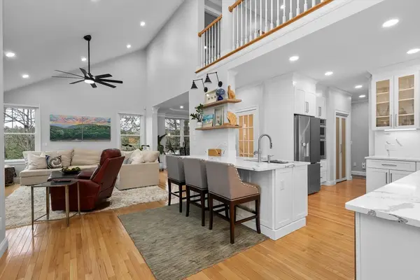 21 Carriage Hill Cir #21, Southborough, MA 01772