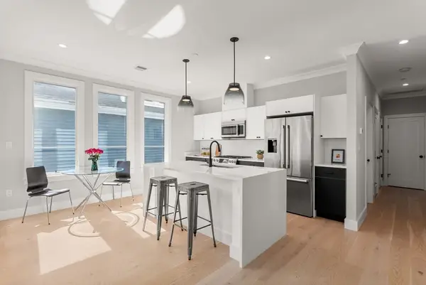 109 Prospect St #205, Somerville, MA 02143