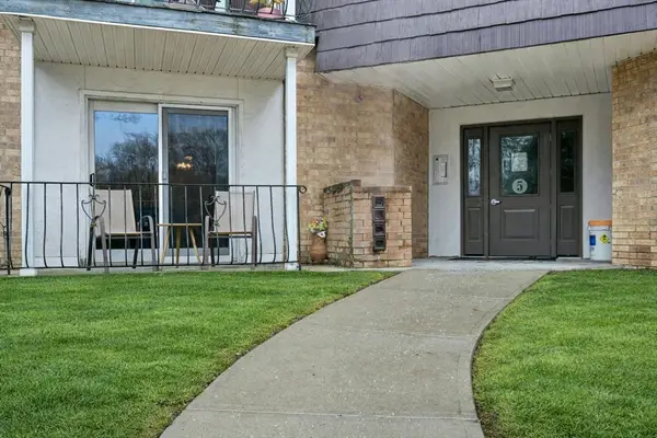 5 Shadowbrook Lane #7, Milford, MA 01757