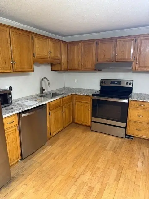 89 Pleasant St #D1, Medfield, MA 02052 - #3