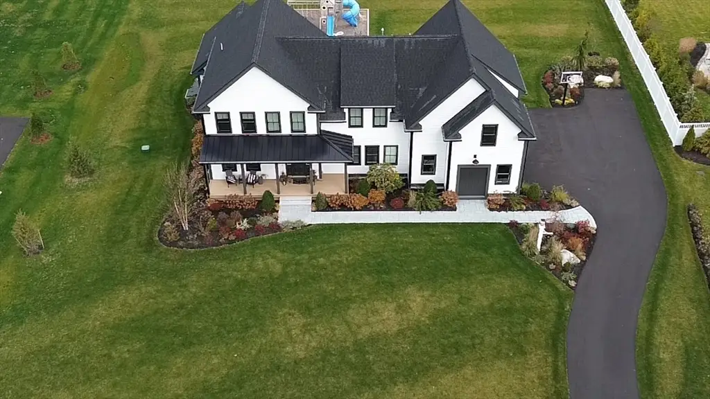 4 Dairy Farm Ln, Southborough, MA 01772 - #1