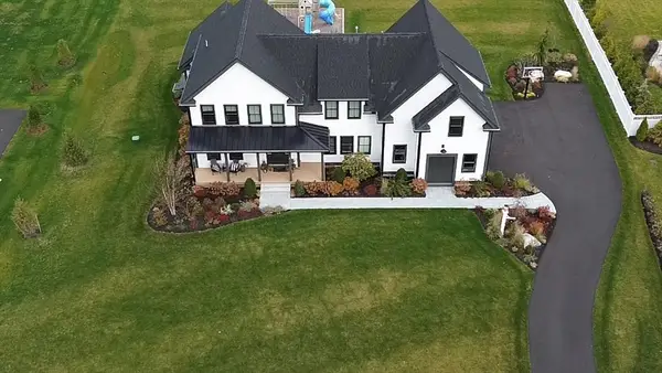 4 Dairy Farm Ln, Southborough, MA 01772