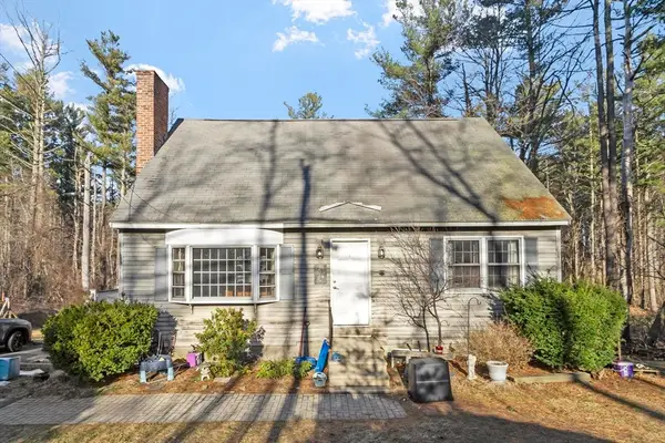 58 Carlisle Rd, Westford, MA 01886