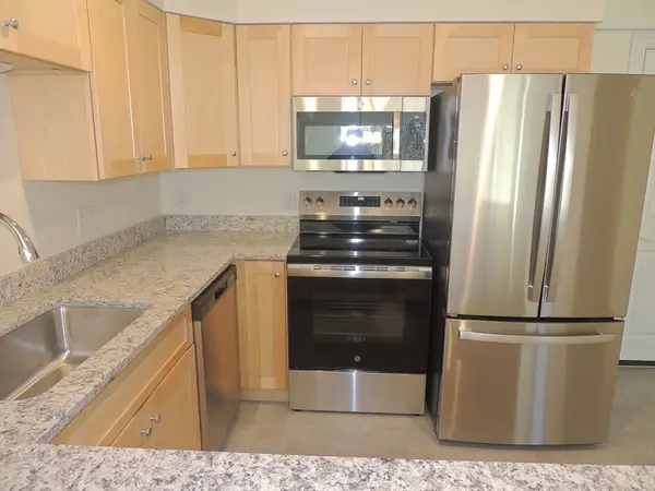 28 Greenleaves Drive #822, Amherst, MA 01002