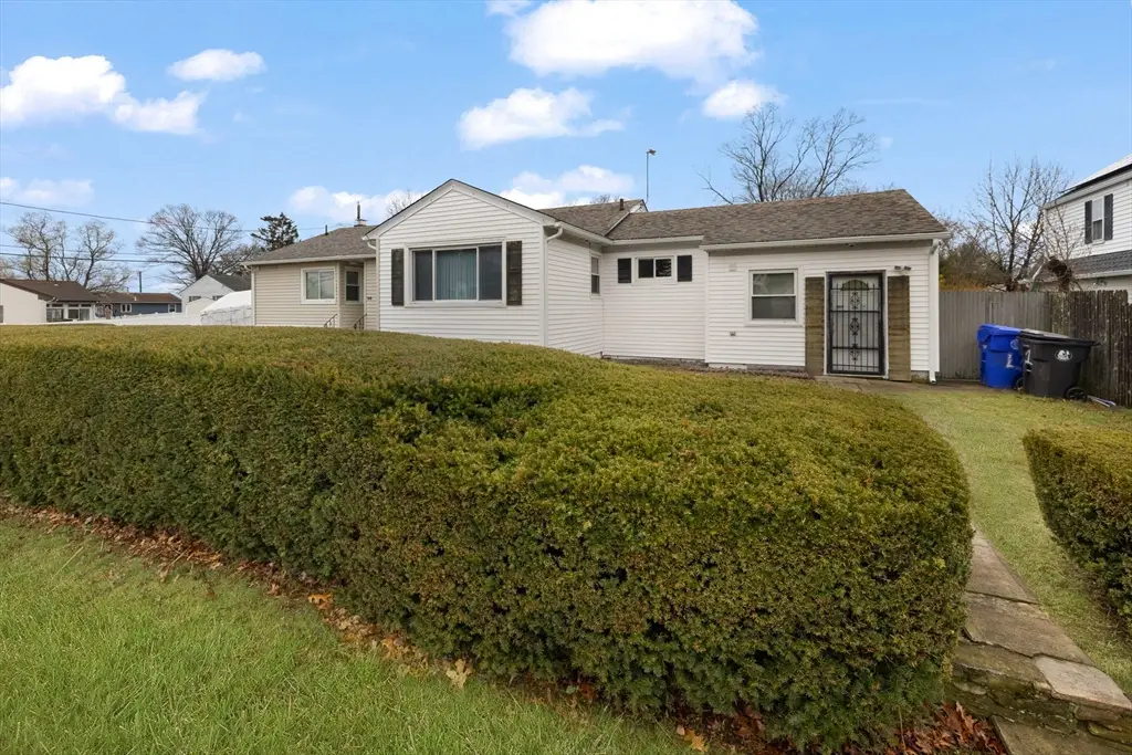 20 Cleveland St, West Warwick, RI 02893 - #1