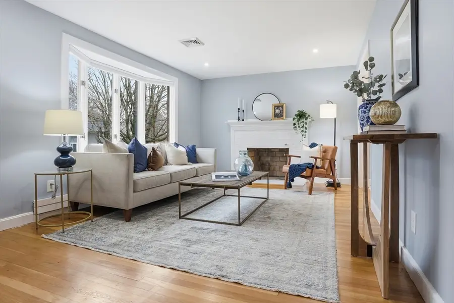 8 Wagon Wheel Dr, Bedford, MA 01730 - #2