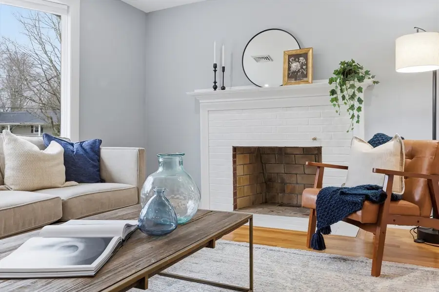 8 Wagon Wheel Dr, Bedford, MA 01730 - #3