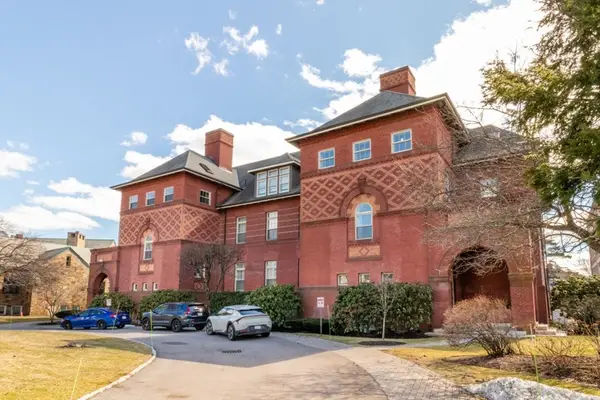 72 Lincoln St #13, Newton, MA 02461