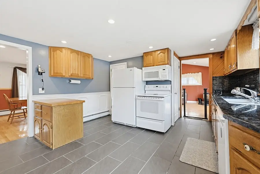 49 Brown St, Attleboro, MA 02703 - #3