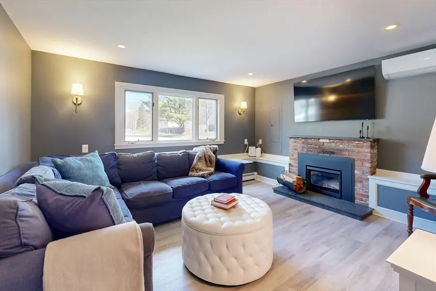 25 Longmeadow Rd, Medfield, MA 02052 - #3