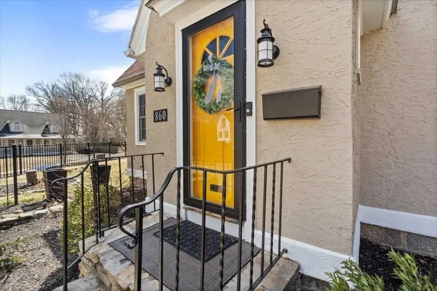 860 Pleasant St, Worcester, MA 01602 - #3