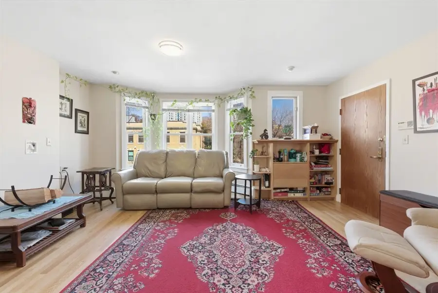 626 Washington St #4, Brookline, MA 02446 - #3