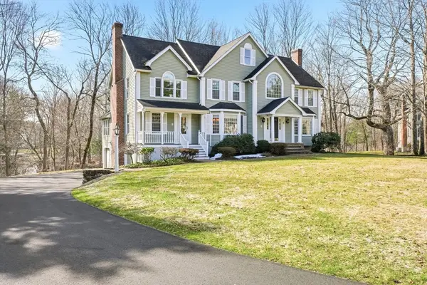 8 Ashford Ln, Andover, MA 01810