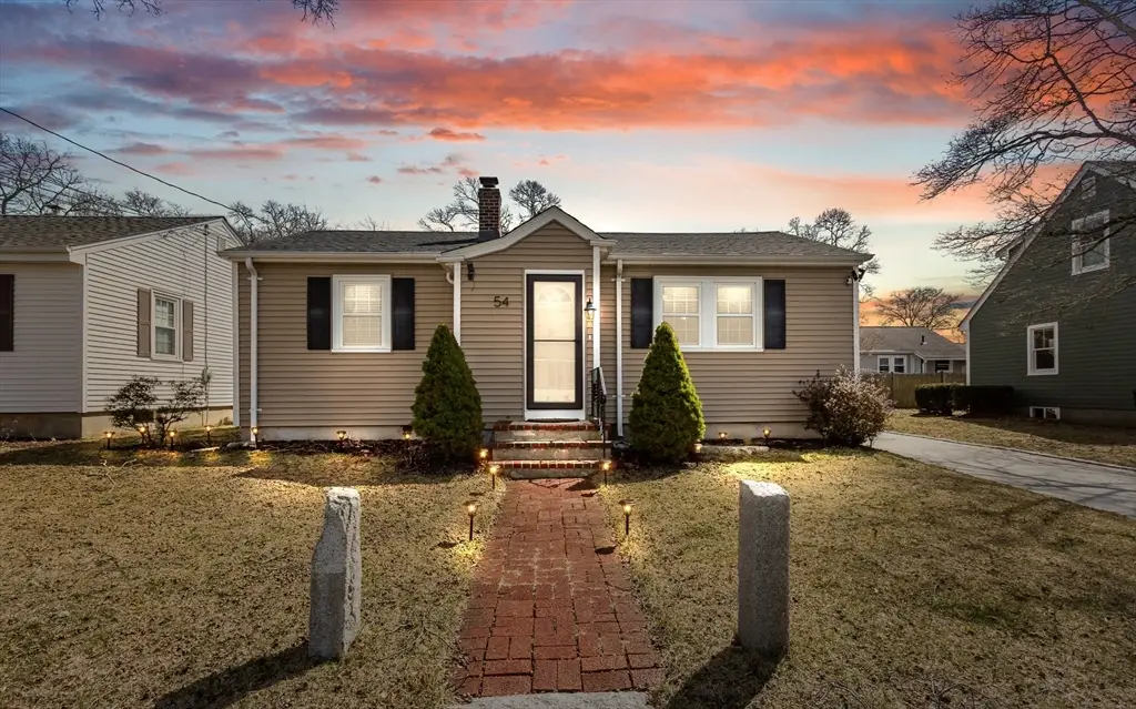 54 Huntington Ave, Dartmouth, MA 02747 - #1