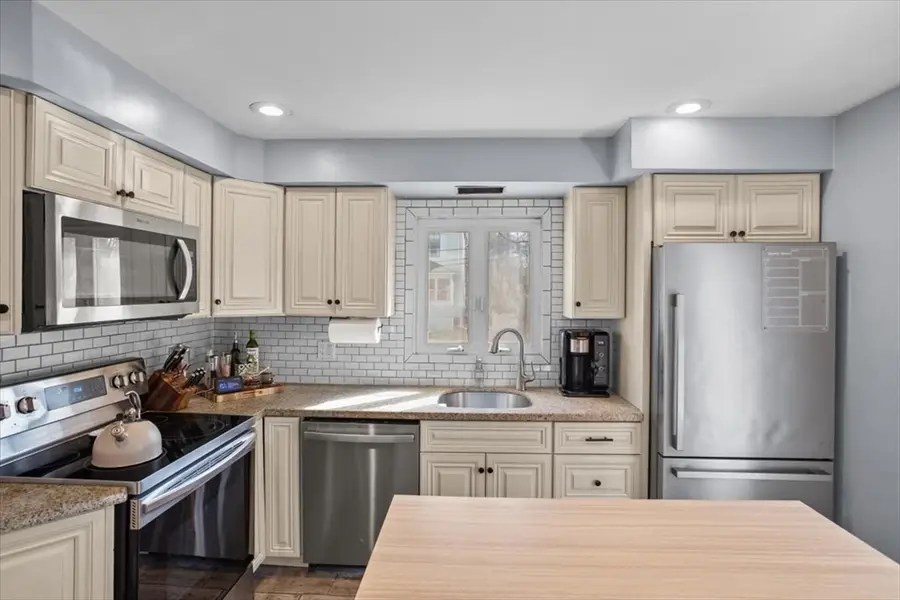 17 Davis Ave, Attleboro, MA 02703 - #2