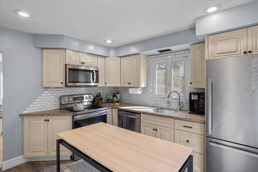 17 Davis Ave, Attleboro, MA 02703 - #3