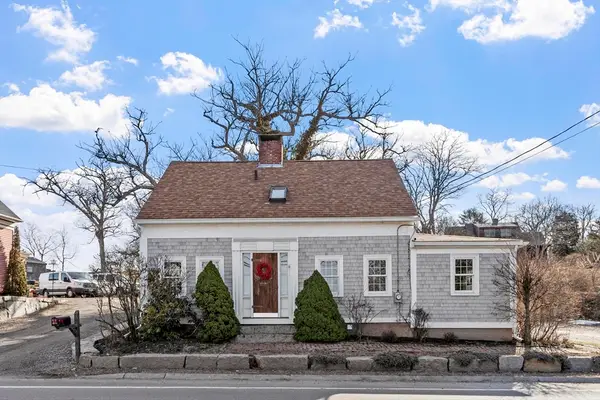 39 Eastern Ave, Essex, MA 01929