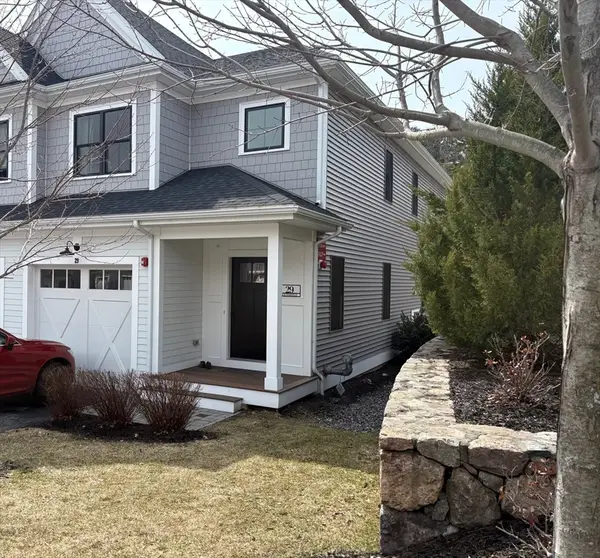 29 Southfield Ln #29, Sherborn, MA 01770