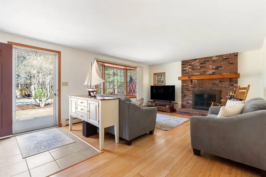 37 Stuart Rd, Rochester, MA 02770 - #3